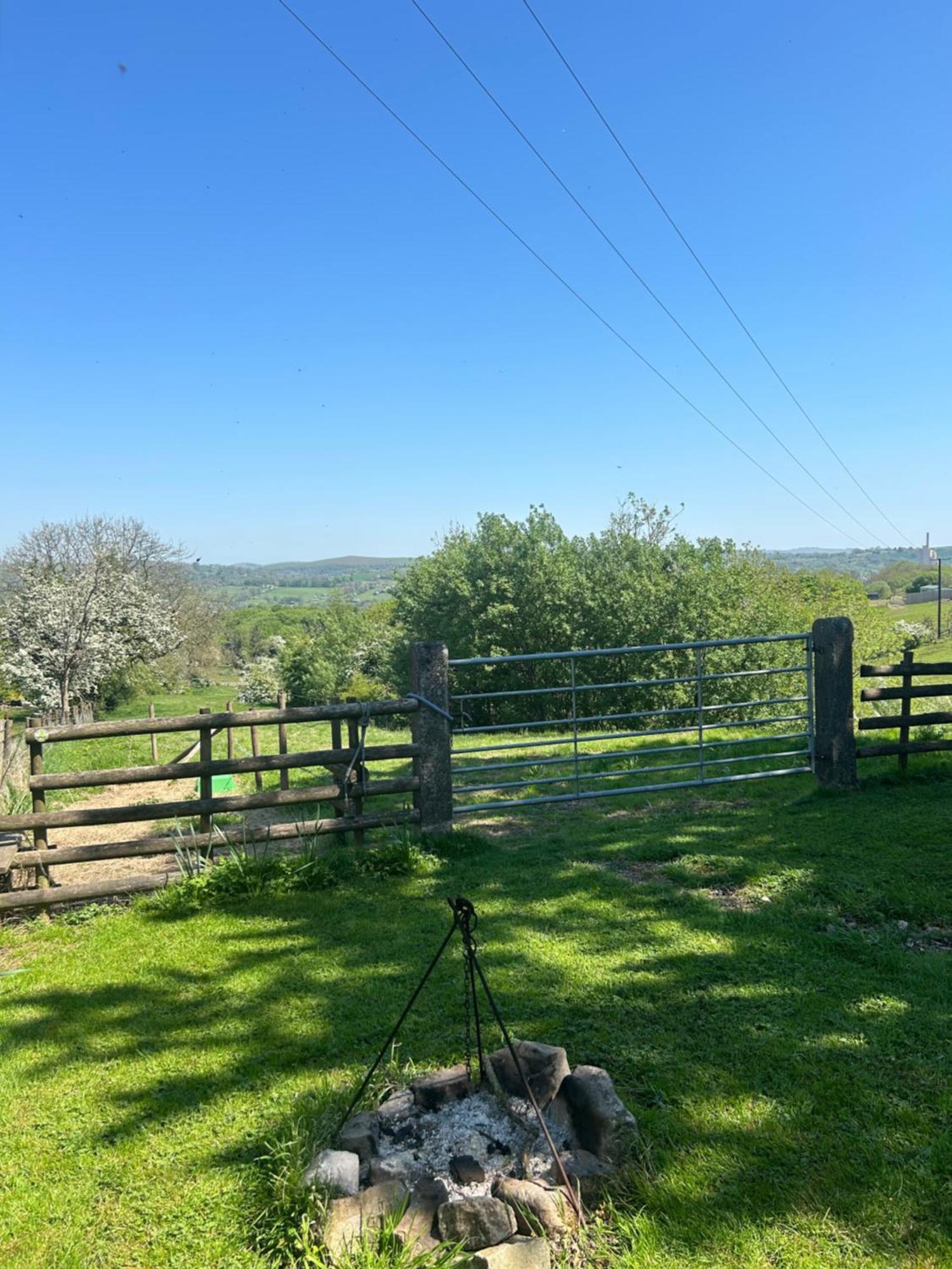 Rhodes To Serenity - Waterfall Shepherds Hut Cauldon Exterior foto
